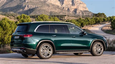 2020 Mercedes-Benz GLS-class Debuts: Larger and In Charger | Automobile Magazine