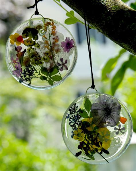 Preserving Flowers In Resin - Happy Family Art