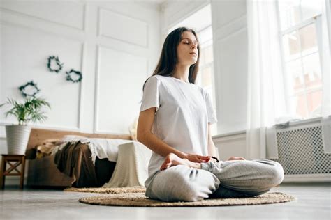 How to sit for meditation: 5 seated positions to try — Calm Blog