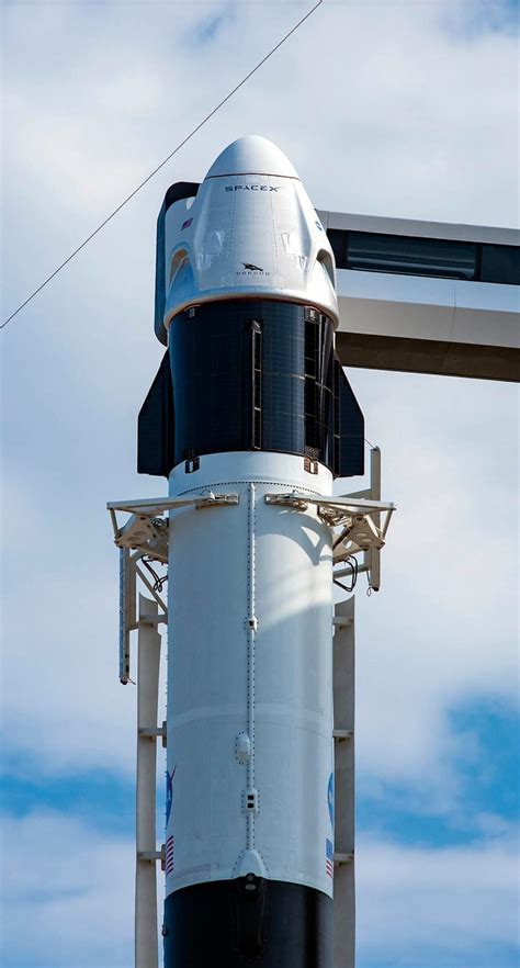 Crew Dragon close up shot by SpaceX (Flickr) : SpaceXLounge