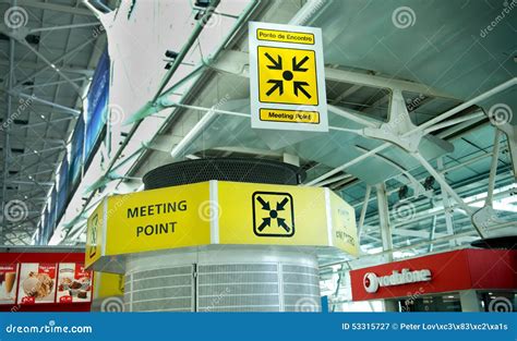 Lisbon Airport - Meeting Point Terminal 1 Editorial Photography - Image ...