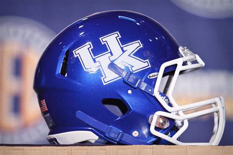 Kentucky Football 2016 Signing Class - A Sea Of Blue