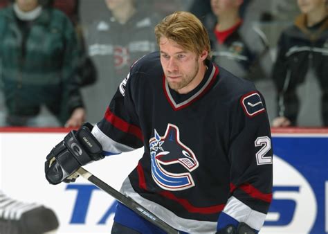 Top 5 Canucks Jerseys in Franchise History - The Hockey Writers ...