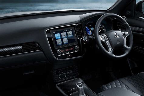 Gambar Mitsubishi Outlander PHEV - Lihat Foto Interior & Eksterior | Oto