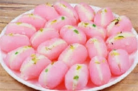 Fresh And Mouth Melting Rich Aroma Sweet Pink Rasgulla With Excellent Taste Fat: 4 Percentage ...