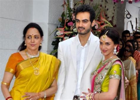 Entertainment World: Esha Deol Family