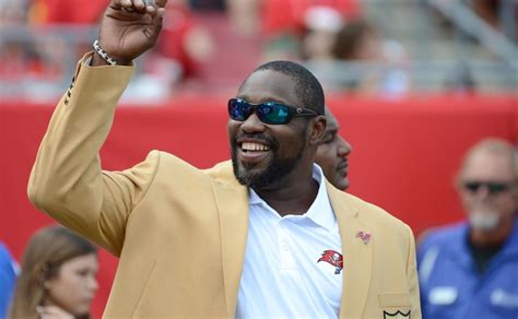 Warren Sapp splits allegiance between Cowboys and Buccaneers | FOX Sports