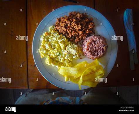 Traditional Nicaraguan breakfast dishes Stock Photo - Alamy