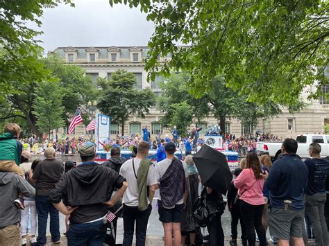 PHOTOS: Crowds attend Memorial Day Parade in DC - WTOP News