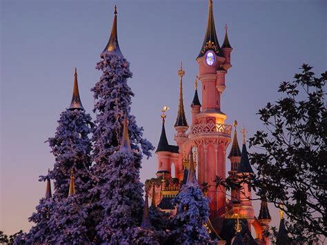 Disney Castle in Christmas wallpaper - Free Desktop Wallpaper