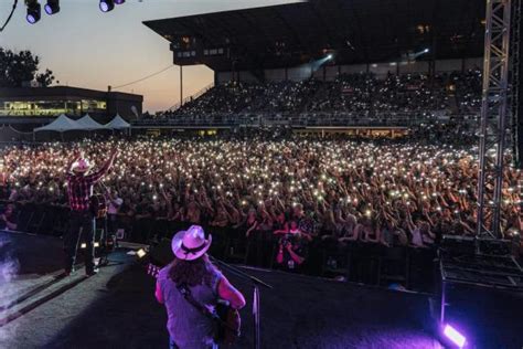 This singer broke Western Idaho Fair’s concert crowd record ‘by a mile ...