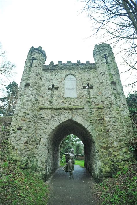 Margot Fonteyn dances around Reigate - Surrey Live