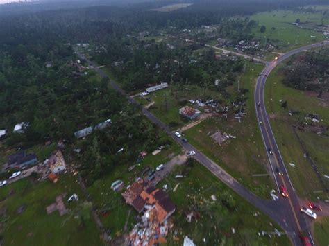 ONALASKA DESTROYED BY TORNADO -GROUND VIDEO OF DESTRUCTION | montgomery county police reporter