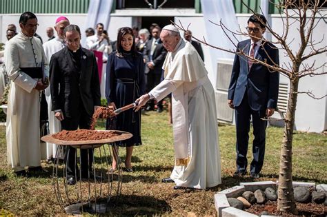 For Pope Francis, a Perfect Moment for an Unsettling Warning on the Environment (Published 2019 ...