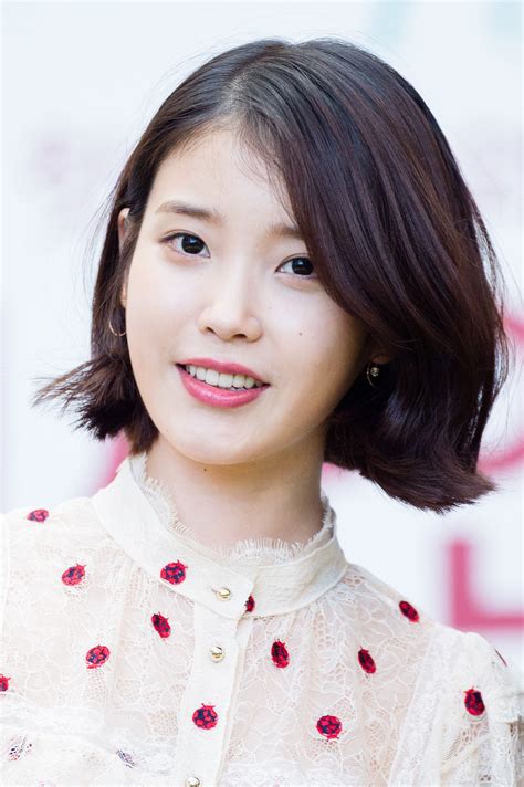 Singer IU, donation to celebrate the release of 5th album - Kbopping