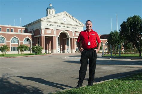 Pearland ISD junior high, high school students get OK to wear shorts