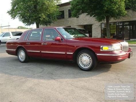 1996 Lincoln Town Car Signature for Sale in Highland Park, Illinois Classified | AmericanListed.com