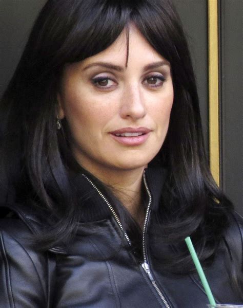 Eye Makeup for Heavy Lidded Eyes: Penelope Cruz's Purple Eyeliner | Glamour