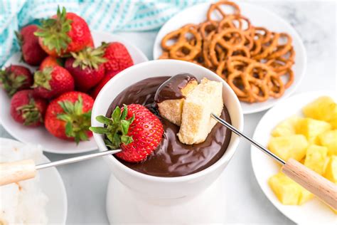 No-Fail Chocolate Fondue | Lil' Luna