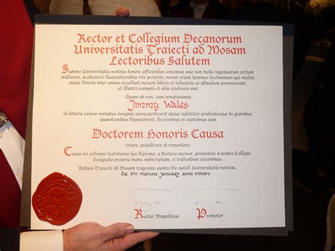 File:Jimmy Wales receives honorary doctorate from Maastricht University (5).JPG - Wikimedia Commons