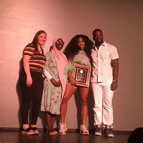 SZA RETURNS TO HER HIGH SCHOOL FOR HALL OF FAME HONOR, GIVES ...