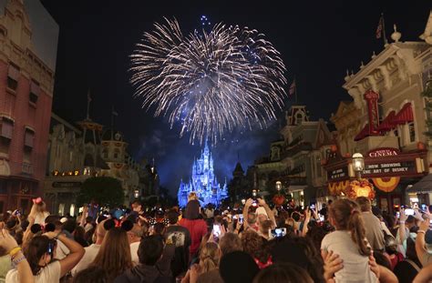 Disney World's New Year's Eve Fireworks Livestream: Start Time and How ...