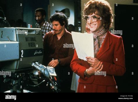 Dustin hoffman tootsie hi-res stock photography and images - Alamy