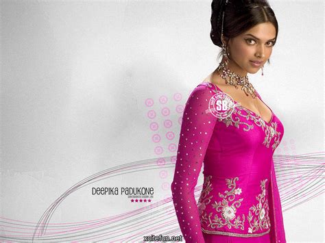 Deepika Padukone Om Shanti Om Black Dress | Is Deepika Padukone Om ...