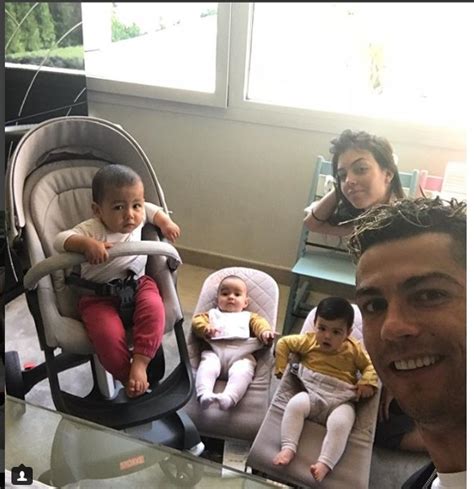 Ronaldo Shares Photo Of His Cute Family. - Celebrities - Nigeria