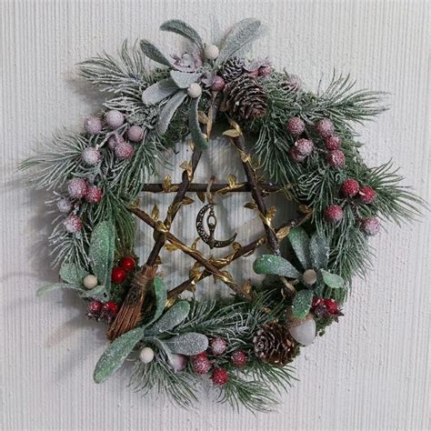 Pin by Jessica Bellido on Enchanted Christmas decorations | Pagan ...