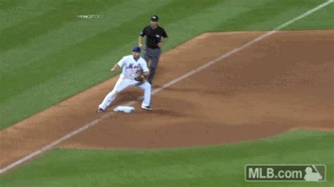 Javier Baez Just Blew Everyone’s Mind with a Magical Slide (VIDEO) Chicago Sports Teams, Chicago ...