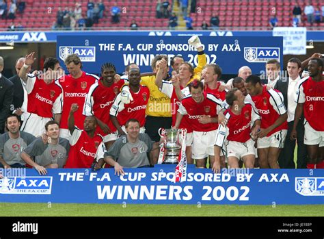 ARSENAL CELEBRATE ARSENAL V CHELSEA FA CUP FINAL MILLENNIUM STADIUM ...