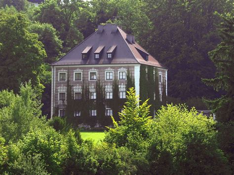 Schloss berg 2009 - Berg Castle (Bavaria) - Wikipedia Castle Bavaria, Castle Mansion, Germany ...