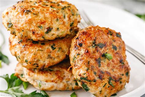 Easy Turkey Patties | Ground turkey recipes healthy, Turkey patties, Healthy turkey recipes