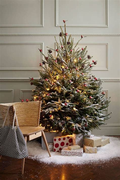 41 Awesome Small Christmas Tree Ideas | Small christmas trees decorated ...