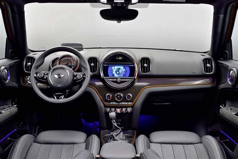 2017 Mini Countryman Cooper S ALL4 interior view 02 - Motor Trend en Español