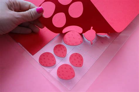 How to cut paper with the silhouette Cameo - A girl and a glue gun