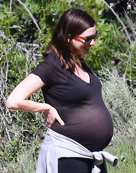 Pregnant ANNE HATHATWAY Out Hiking in Los Angeles 03/12/2016 – HawtCelebs