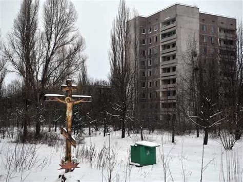 Chernobyl: Visit to a nuclear ghost town - Photo 1 - CBS News