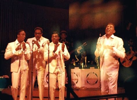 10 Best Smokey Robinson & the Miracles Songs of All Time - Singersroom.com