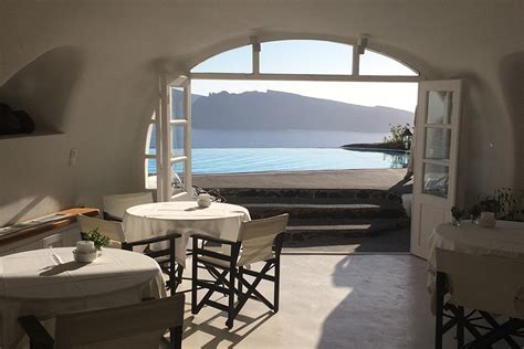 If It’s Romance You’re After, Try This Cliffside Hideaway in Santorini ...