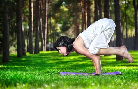 Ashtanga Yoga Poses Explained | Blog Dandk