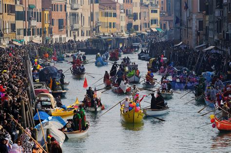 Venice Carnival Brings Out the Masks, Regattas and Revelry - The New York Times