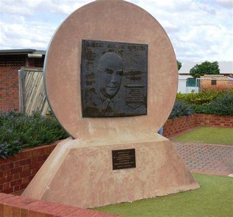 Sir Robert Menzies | Monument Australia