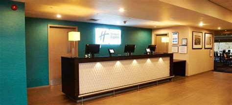 Holiday Inn Express Manchester Airport Hotel with Parking | APH