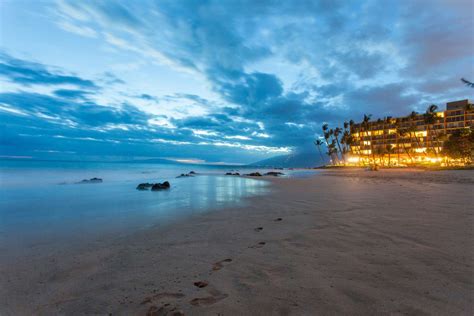 Nightlife in Maui: Best Bars, Clubs, & More