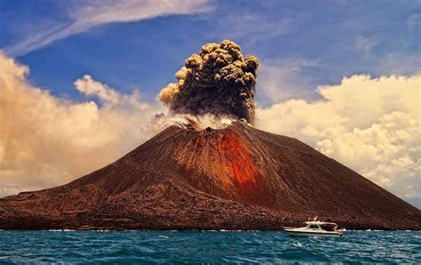 Inilah 10 Fakta Unik Krakatau sebagai Gunung Api Terbaik di Dunia