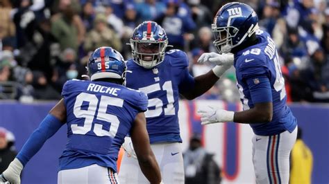 Azeez Ojulari, Quincy Roche combine for sack | Giants vs. Cowboys Highlights