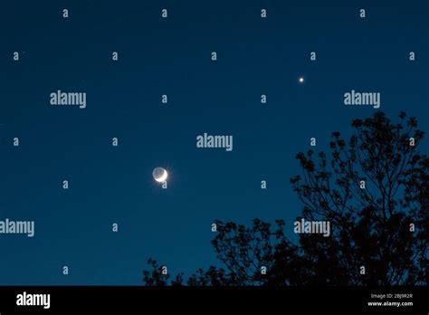 Conjunction of planet Venus and crescent moon Stock Photo - Alamy