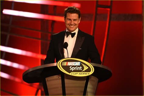 Tom Cruise Introduces NASCAR Legend Jeff Gordon at Sprint Cup Awards ...